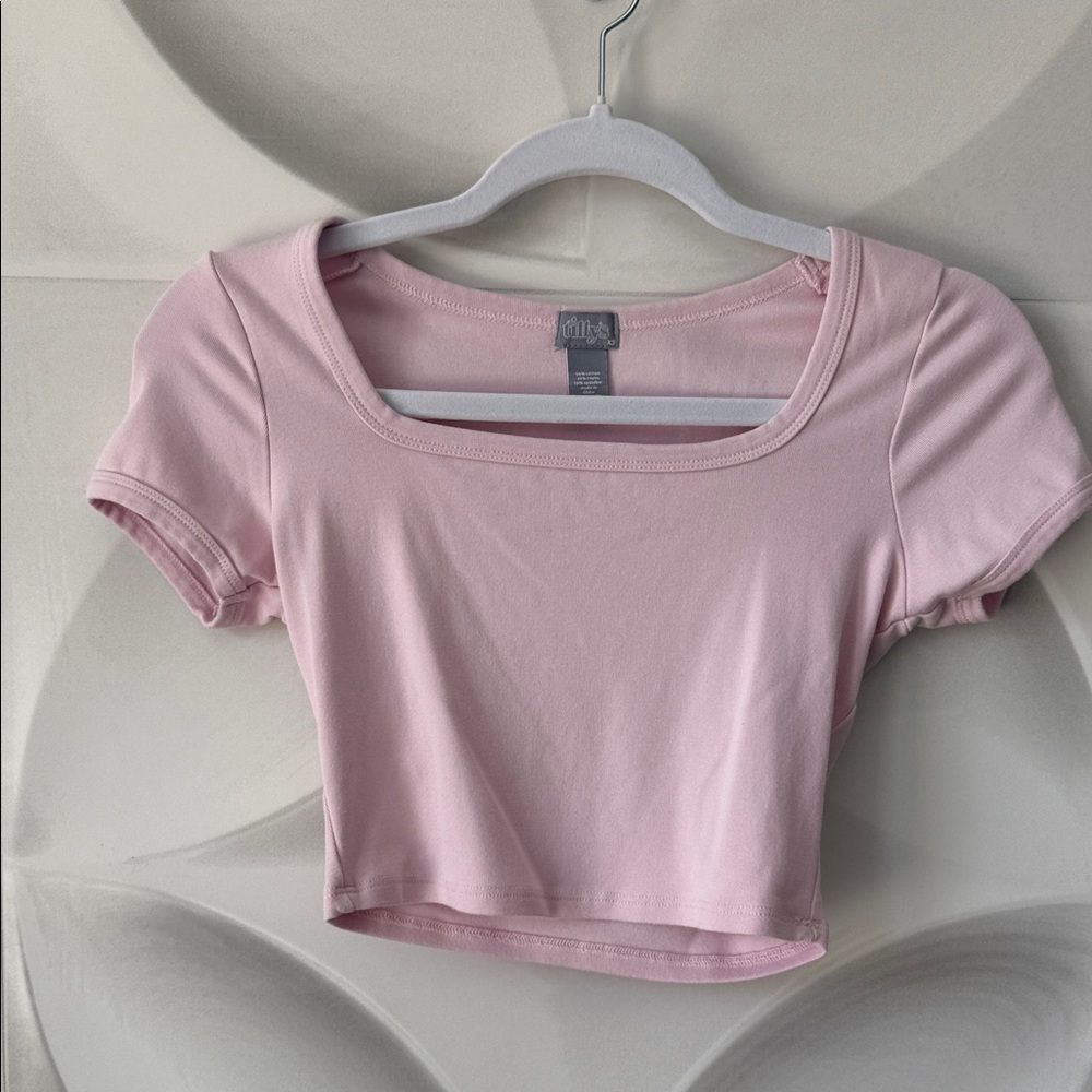 Tilly’s Pink Women’s Crop Tee